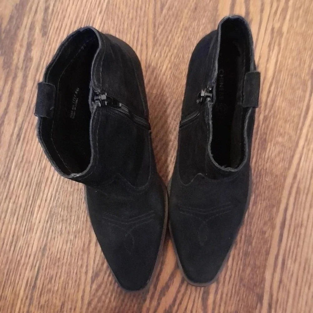 NWOB: Chinese Laundry Black Suede Western Ankle Boots Pointed Toe Women's 7